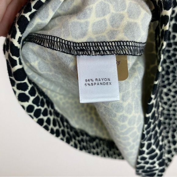 St. John Sport Animal Print Turtleneck Short Sleeve Shell - Picture 4 of 7